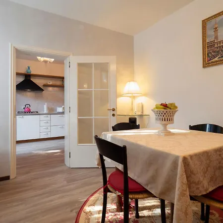 Canal Tron Apartman