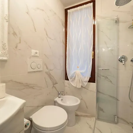 Canal Tron ונציה